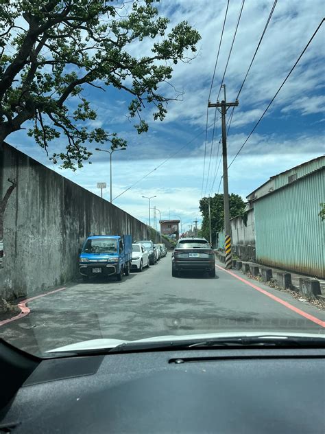 車道旁邊的房子|為何 車道旁&面對車道口 的房子難賣,價格低